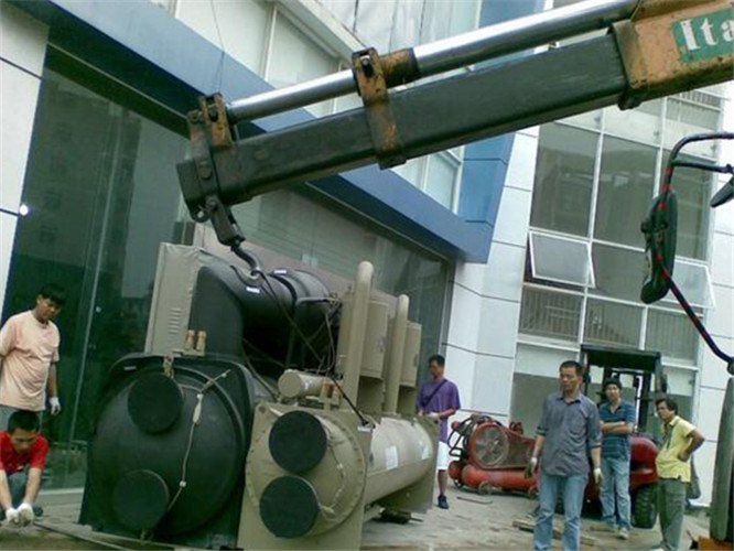 潞州区随车吊和汽车吊的核心区别是什么？哪种更省钱？